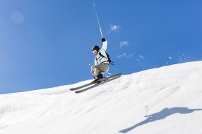 米乐活动中心-巅峰跨界燃爆全场！凯恩德约科维奇联手激战湖人40分钟，高光连线胜负难料